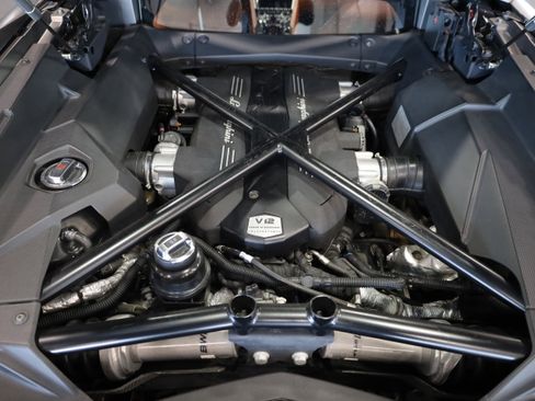Used 2018 Lamborghini Aventador S image 36