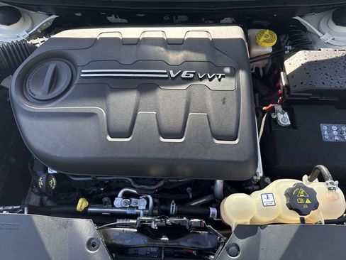 Used 2022 Jeep Cherokee Trailhawk w/ Premium Leather Package image 32