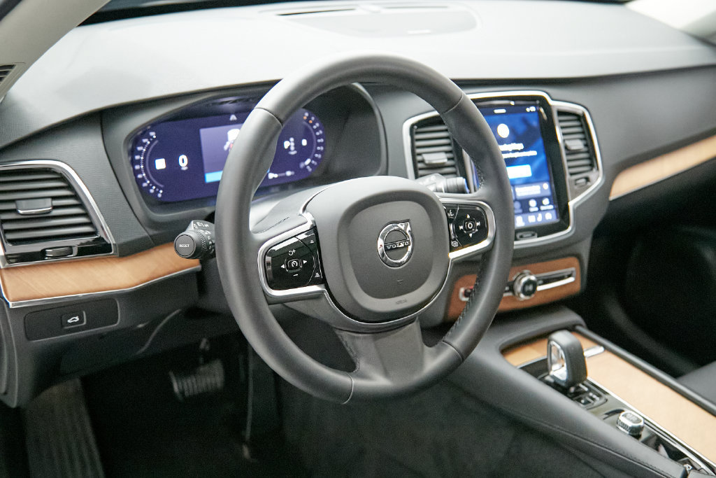 Certified 2024 Volvo XC90 B6 Plus w/ Protection Package Premier AWD/4WD image 13