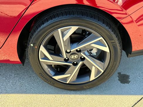 Certified 2025 Hyundai Elantra Sport image 19
