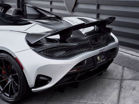 Used 2024 McLaren 750S Spider image 17