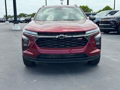 Used 2025 Chevrolet Trax RS w/ Sunroof Package FWD image 8