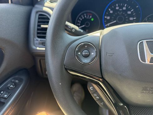 Used 2020 Honda HR-V LX image 29