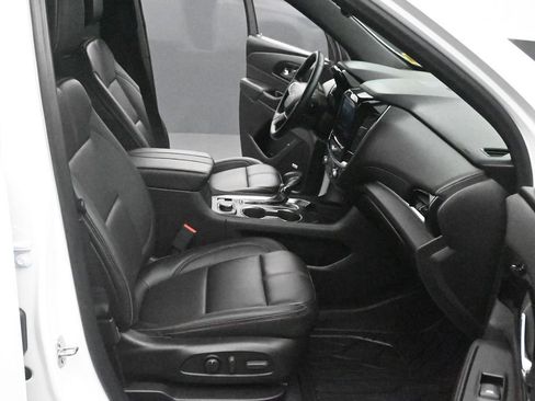 Certified 2023 Chevrolet Traverse RS w/ LPO, Floor Liner Package AWD/4WD image 11