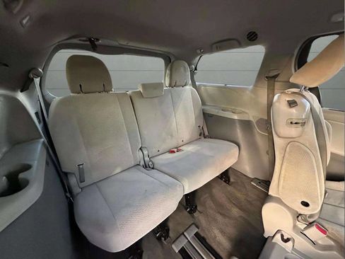 Used 2014 Toyota Sienna LE image 14