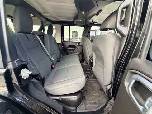 Used 2024 Jeep Wrangler Unlimited w/ Convenience Group AWD/4WD image 21