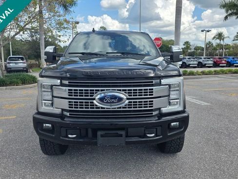 Used 2019 Ford F250 Platinum w/ Platinum Ultimate Package image 2