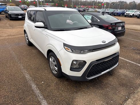 Used 2020 Kia Soul LX image 3