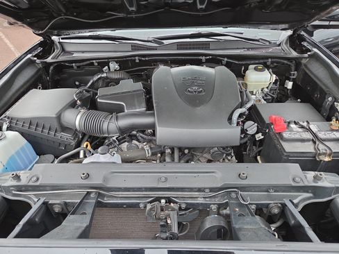 Certified 2020 Toyota Tacoma TRD Off-Road AWD/4WD image 32