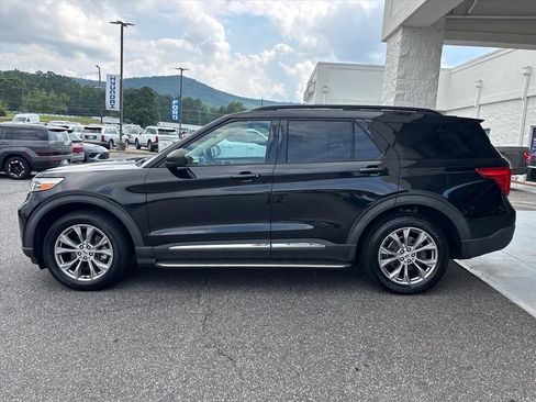 Used 2021 Ford Explorer XLT w/ Equipment Group 202A AWD/4WD image 24