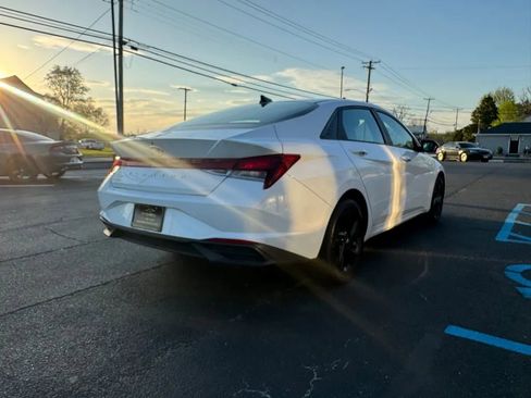 Used 2021 Hyundai Elantra SEL w/ Convenience Package image 3