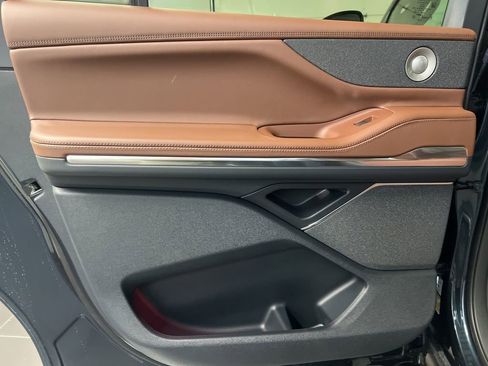 New 2026 Lincoln Navigator L Reserve AWD/4WD image 38