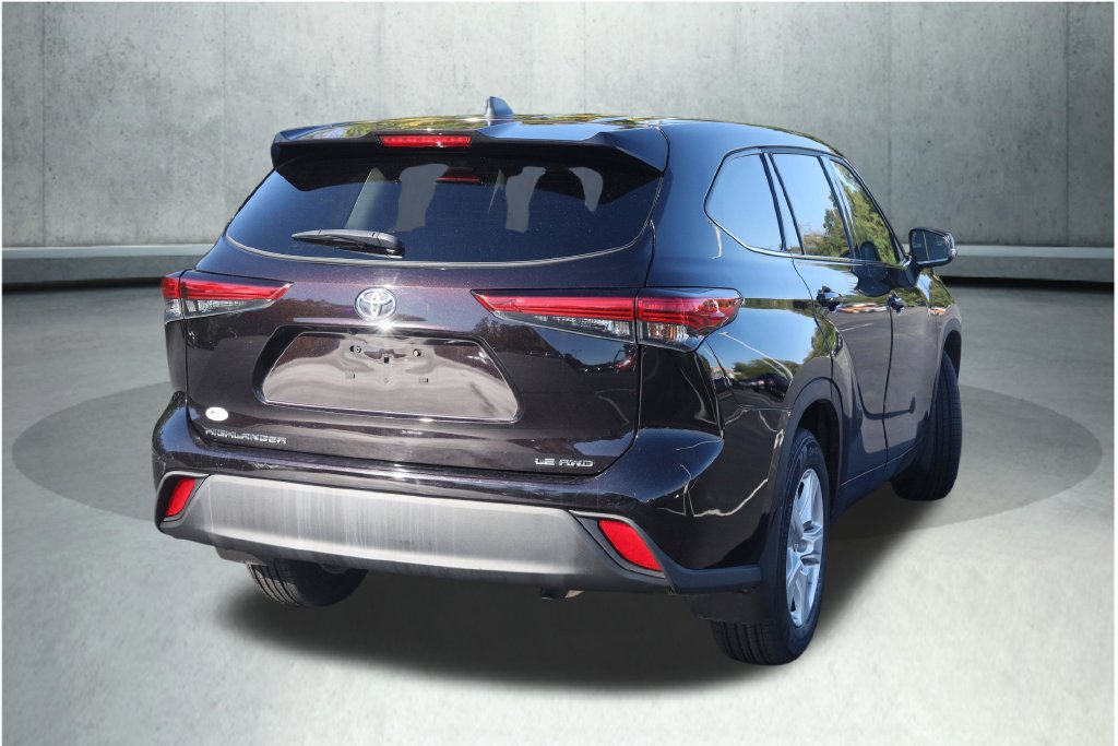 Used 2022 Toyota Highlander LE AWD/4WD image 10