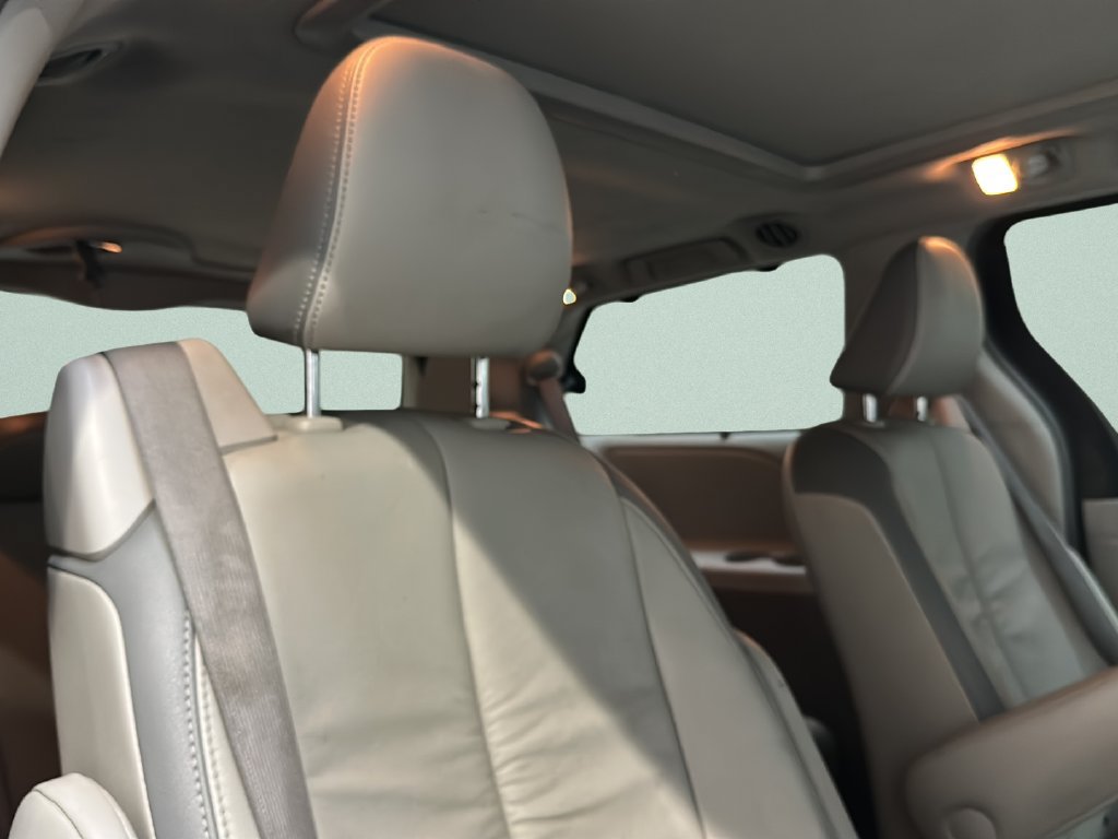 Used 2011 Toyota Sienna Limited AWD/4WD image 21