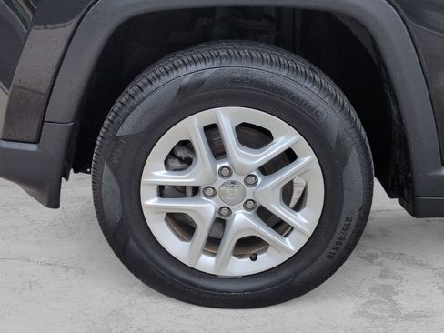 Used 2018 Jeep Compass Sport w/ Cold Weather Group image 17