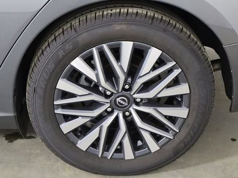 Used 2025 Nissan Altima 2.5 SV FWD image 33