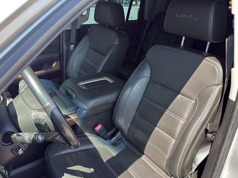 Used 2019 GMC Yukon Denali w/ Denali Ultimate Package AWD/4WD image 13