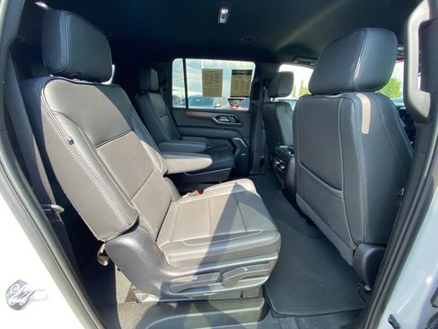 Used 2025 GMC Yukon XL Denali AWD/4WD image 29