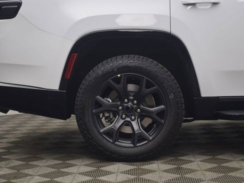 New 2026 Jeep Grand Wagoneer 4WD image 8