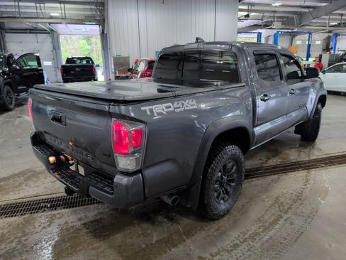 Used 2021 Toyota Tacoma TRD Off-Road w/ Technology Package AWD/4WD image 3