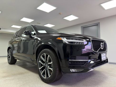 Used 2018 Volvo XC90 T6 Momentum w/ Convenience Package AWD/4WD image 4