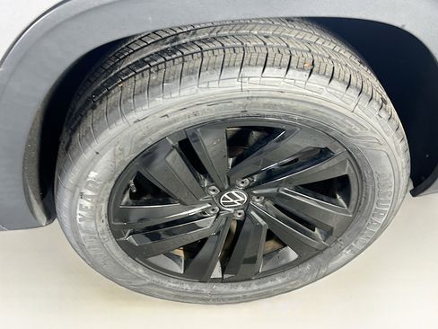 Used 2022 Volkswagen Atlas Cross Sport SE image 29