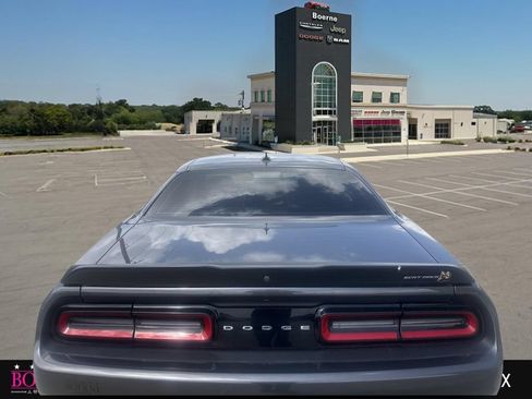 Used 2022 Dodge Challenger R/T Scat Pack RWD image 10