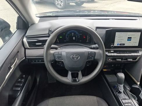 Used 2025 Toyota Camry LE FWD image 11