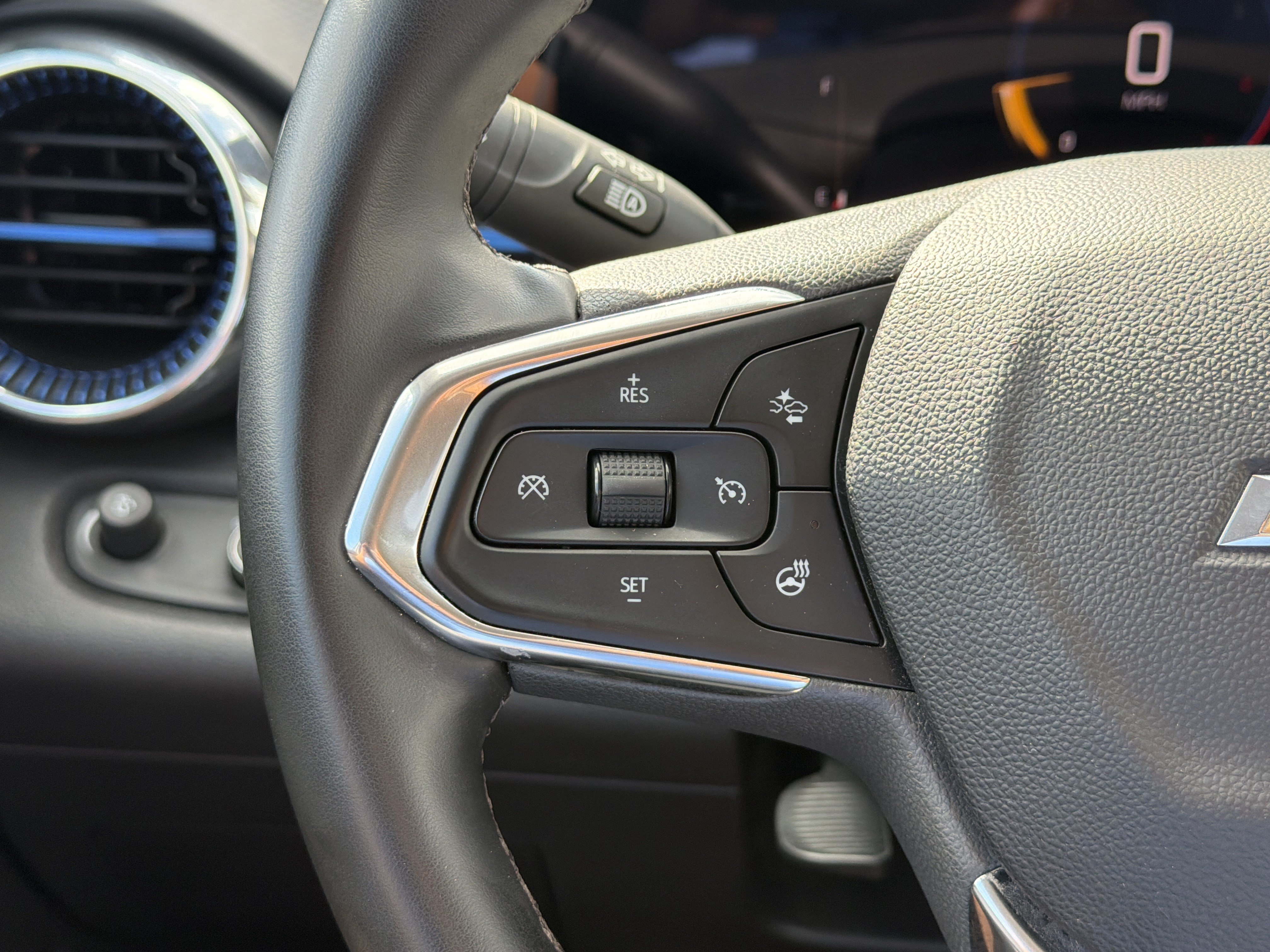 Used 2025 Chevrolet Trax LT w/ Driver Confidence Package FWD image 14