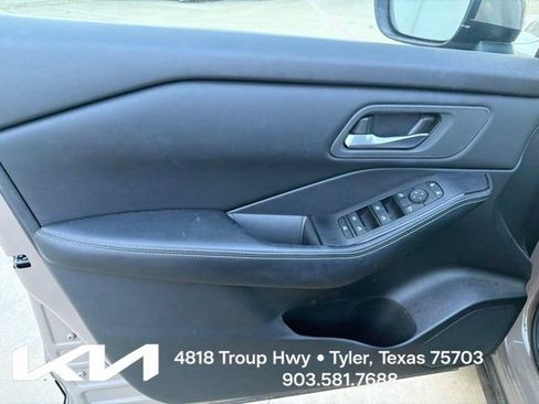 Used 2024 Nissan Rogue SV FWD image 14
