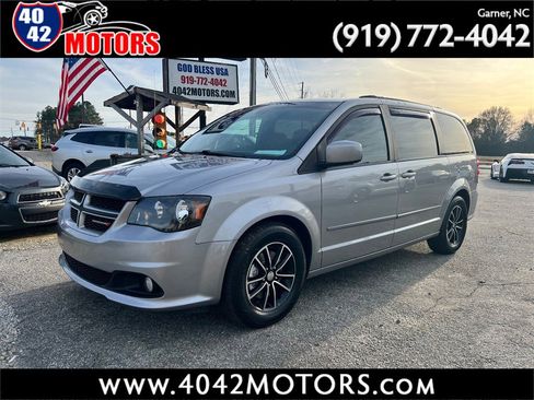 Used 2018 Dodge Grand Caravan GT image 1