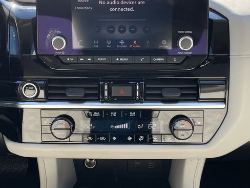 Used 2024 Nissan Pathfinder SV image 17