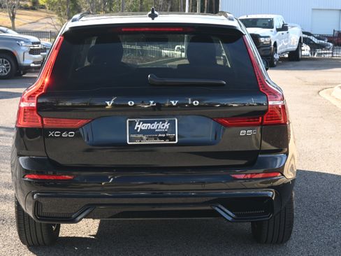 Used 2025 Volvo XC60 B5 Plus w/ Climate Package image 11