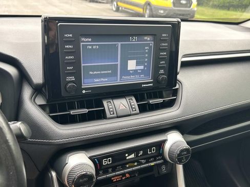 Used 2020 Toyota RAV4 XLE Premium FWD image 28