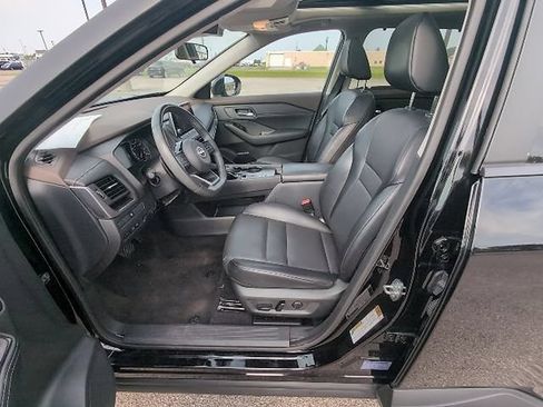 Used 2023 Nissan Rogue SV w/ SV Premium B Package FWD image 14
