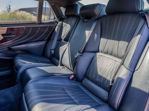 Used 2018 Lexus LS 500 w/ Luxury Package RWD image 29