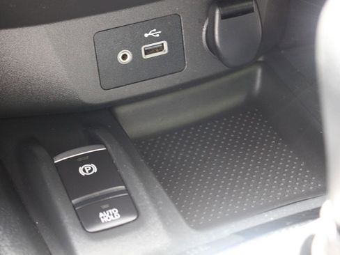 Used 2020 Nissan Rogue SV w/ Premium Package image 32