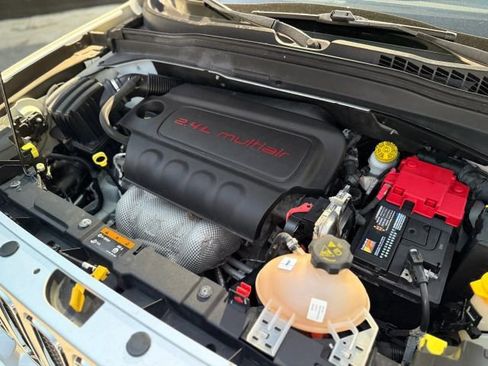 Used 2018 Jeep Renegade Limited w/ UConnect 8.4 Nav Group image 35