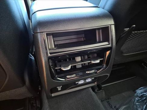 Used 2023 Jeep Grand Cherokee Altitude AWD/4WD image 19