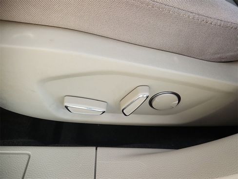 Used 2019 Ford Fusion SE image 8