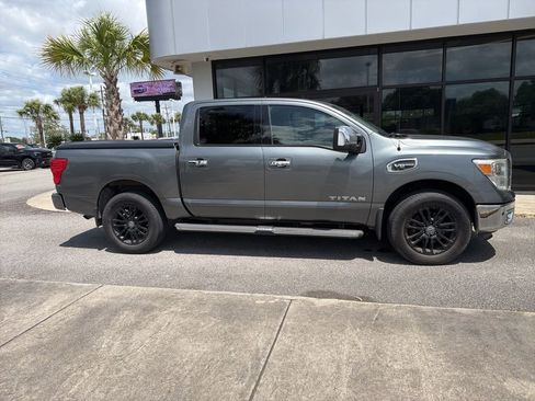 Used 2017 Nissan Titan SL w/ SL Towing Convenience Package image 6