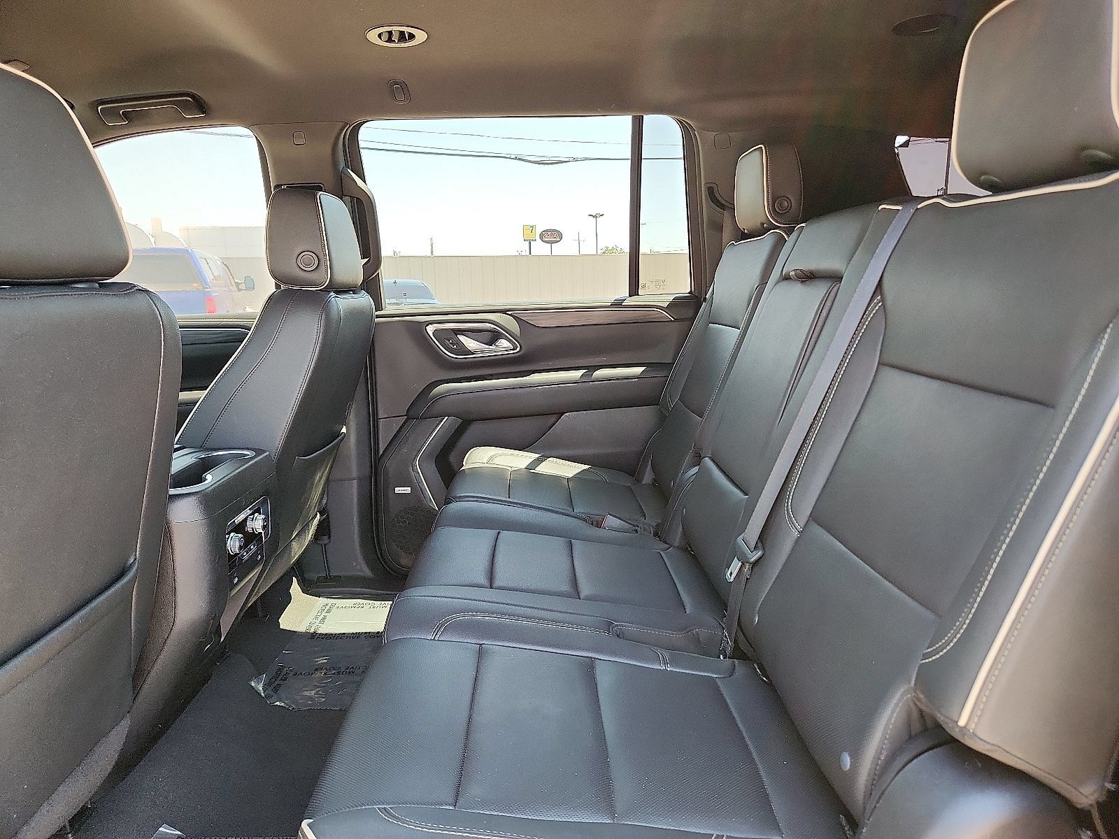 Used 2023 GMC Yukon XL SLT RWD image 9