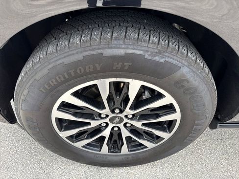 Used 2025 Ford Expedition Platinum AWD/4WD image 13