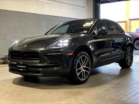 Certified 2025 Porsche Macan AWD/4WD image 1
