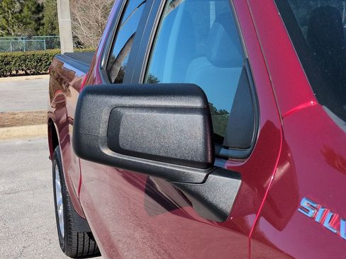 Used 2020 Chevrolet Silverado 1500 Custom w/ Custom Value Package image 11