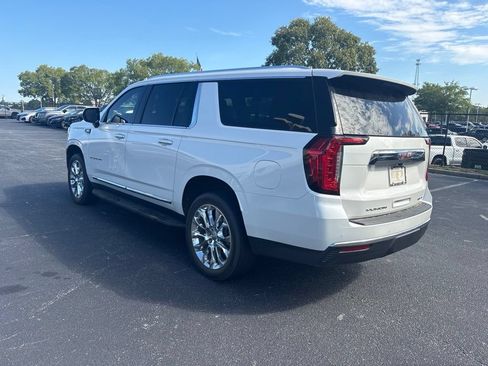 Used 2023 GMC Yukon XL SLT AWD/4WD image 6