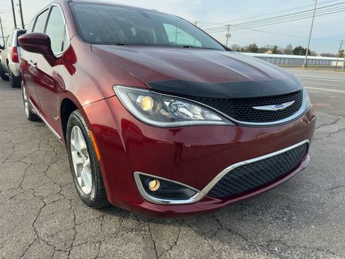 Used 2018 Chrysler Pacifica Touring-L Plus w/ Tire & Wheel Group image 13