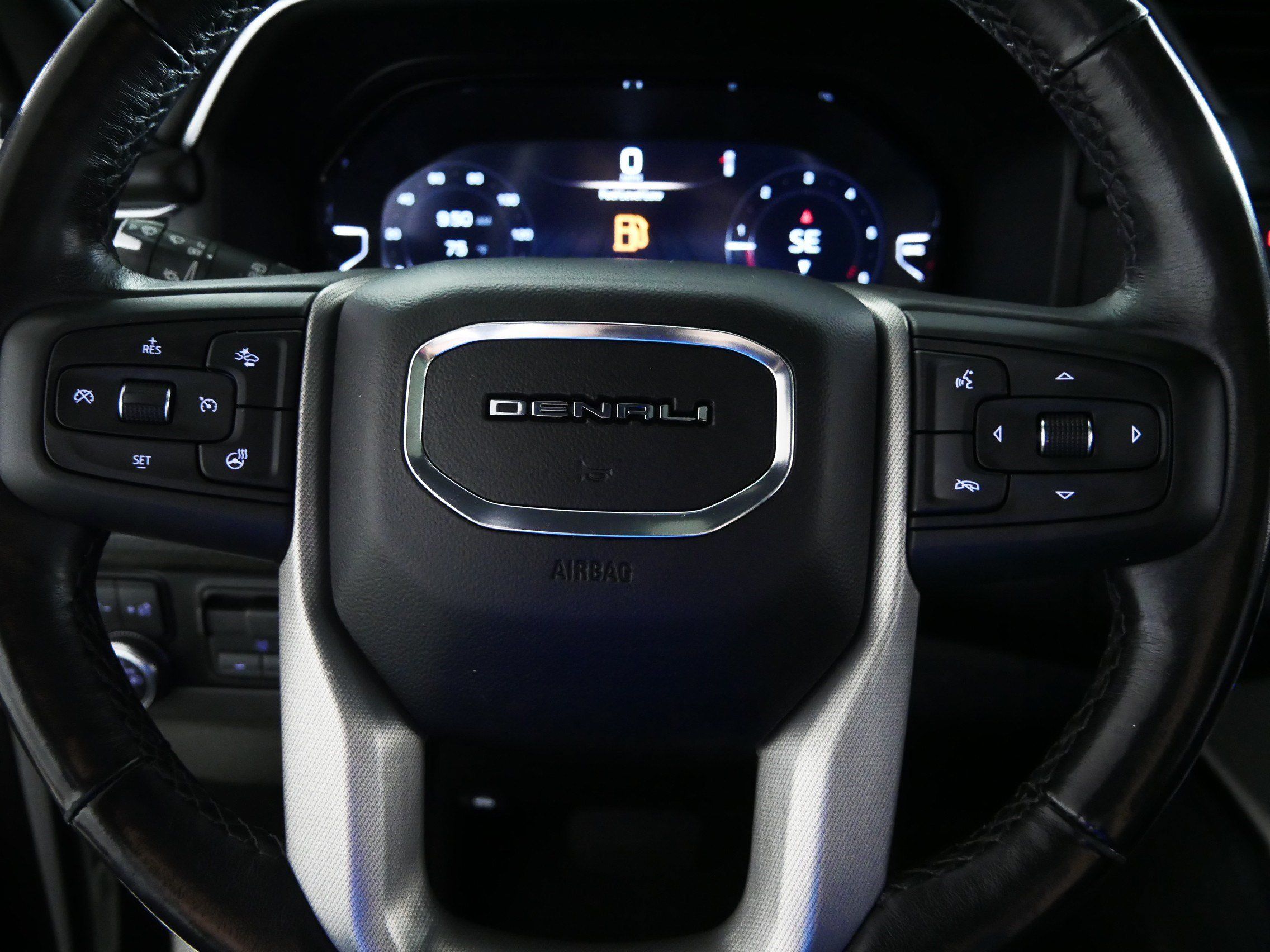 Certified 2022 GMC Yukon Denali w/ Denali Premium Package AWD/4WD image 25