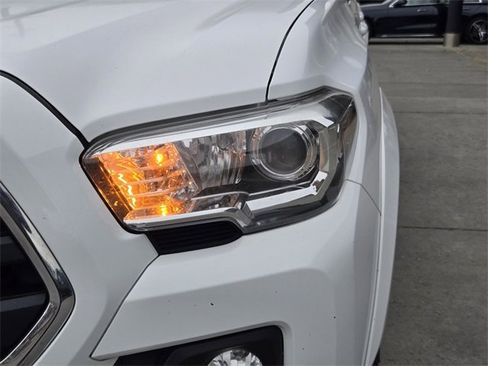 Used 2018 Toyota Tacoma SR5 image 32