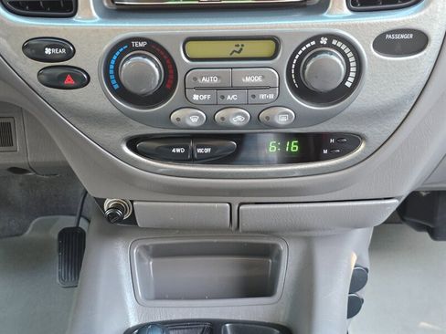 Used 2001 Toyota Sequoia Limited image 37